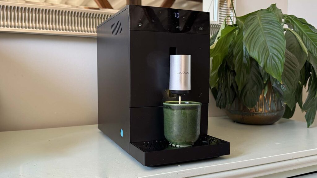 Réglage à 70 ml du café court sur la Cecotec Cremmaet Compact