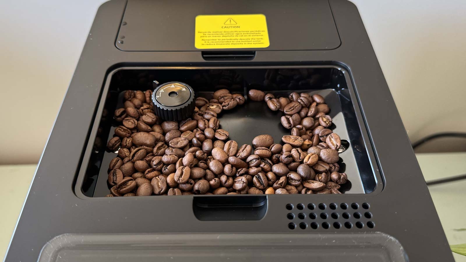 Réservoir à grains de 150 g de la Cecotec Cremmaet Compact
