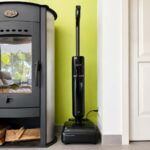 Dreame T12 Pro vu de face sur sa station pendant notre test