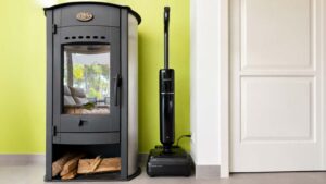 Dreame T12 Pro vu de face sur sa station pendant notre test