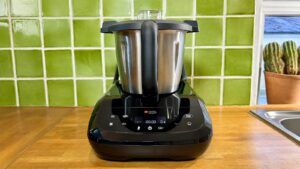 Le Monsieur Cuisine Compact de Lidl sur plan de travail