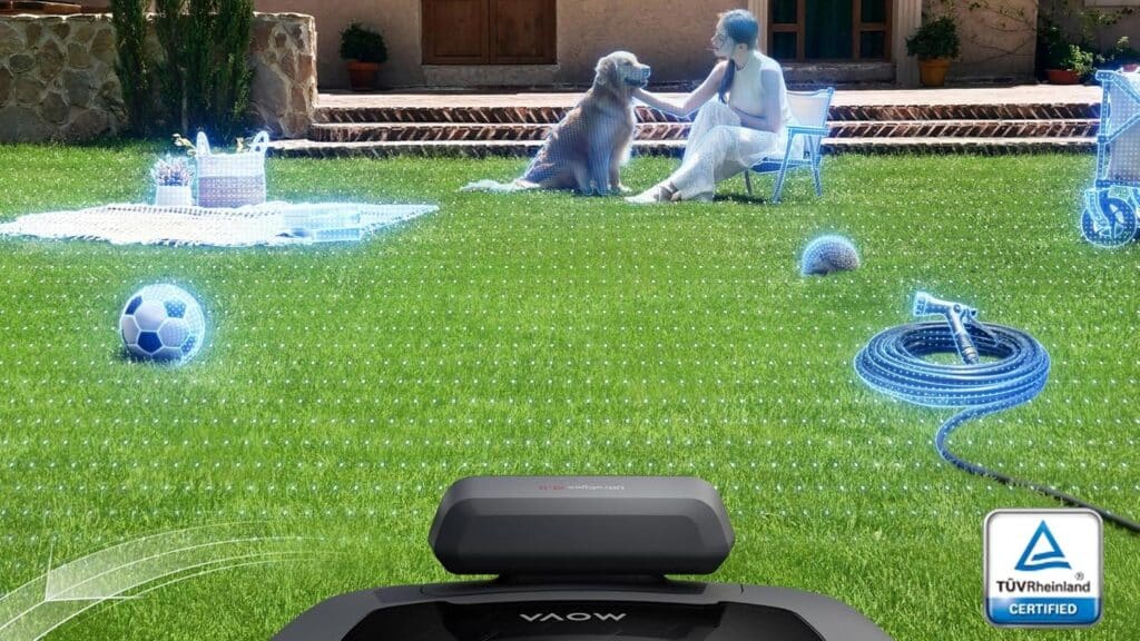 Le MOVA ViAX 500 détecte et évite les obstacles sur la pelouse