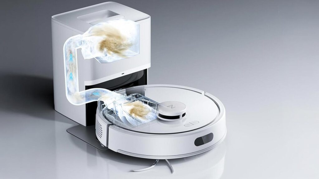 Roborock Q7 L5+ sur sa station de vidange automatique