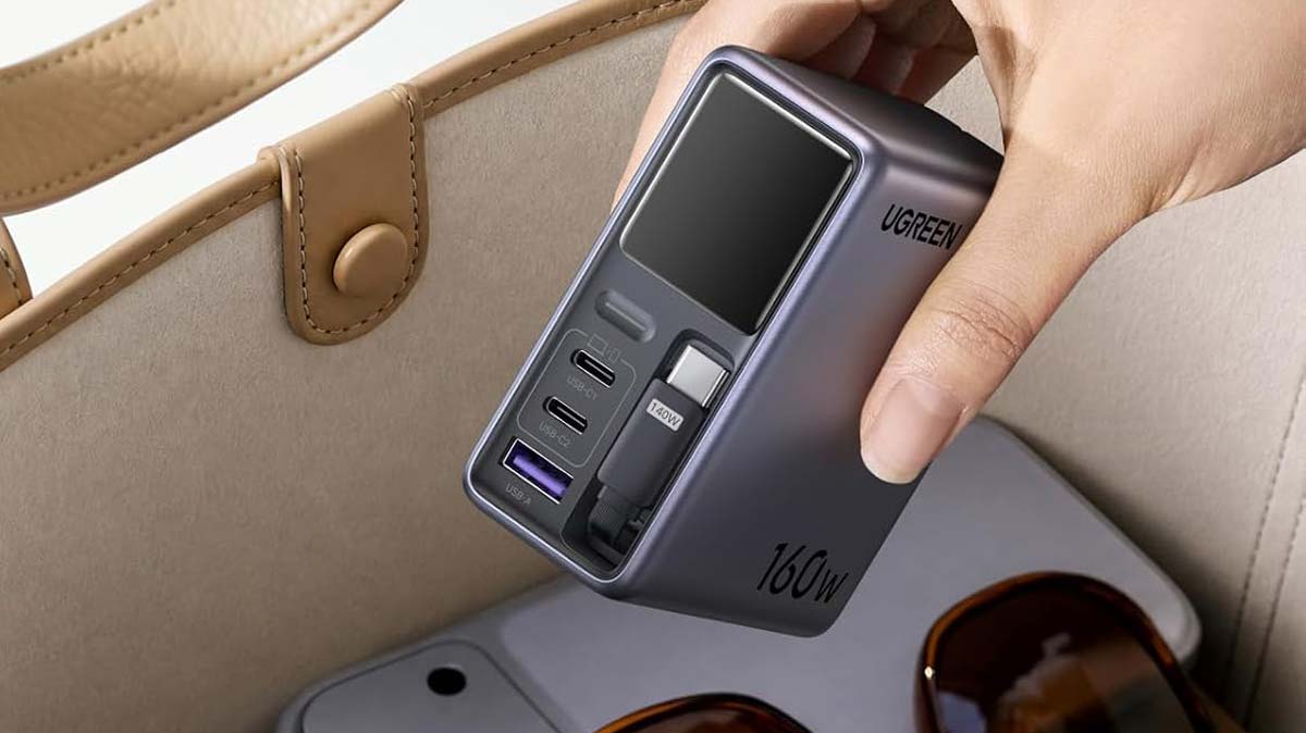 Chargeur UGREEN Nexode Pro compact dans un sac
