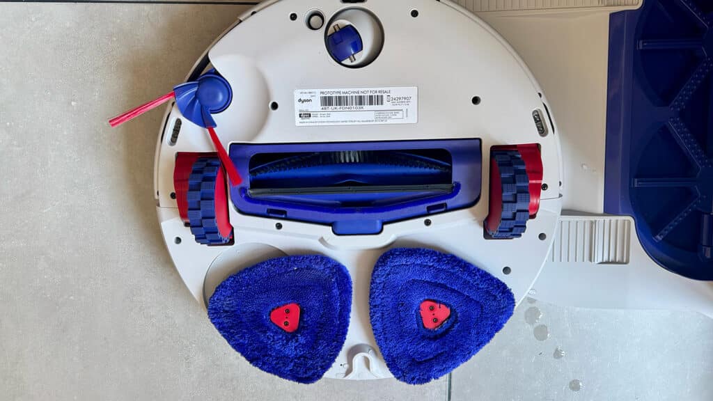 Les patins triangulaires du Dyson R2 Nurovi Wash+Dry © Labo Maison