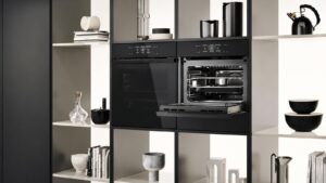 Fours Haier ID Ultimate Series 6 intégrés dans une cuisine moderne