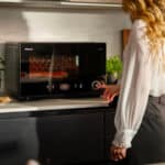 Four à micro-ondes et Airfryer Hisense H28S01