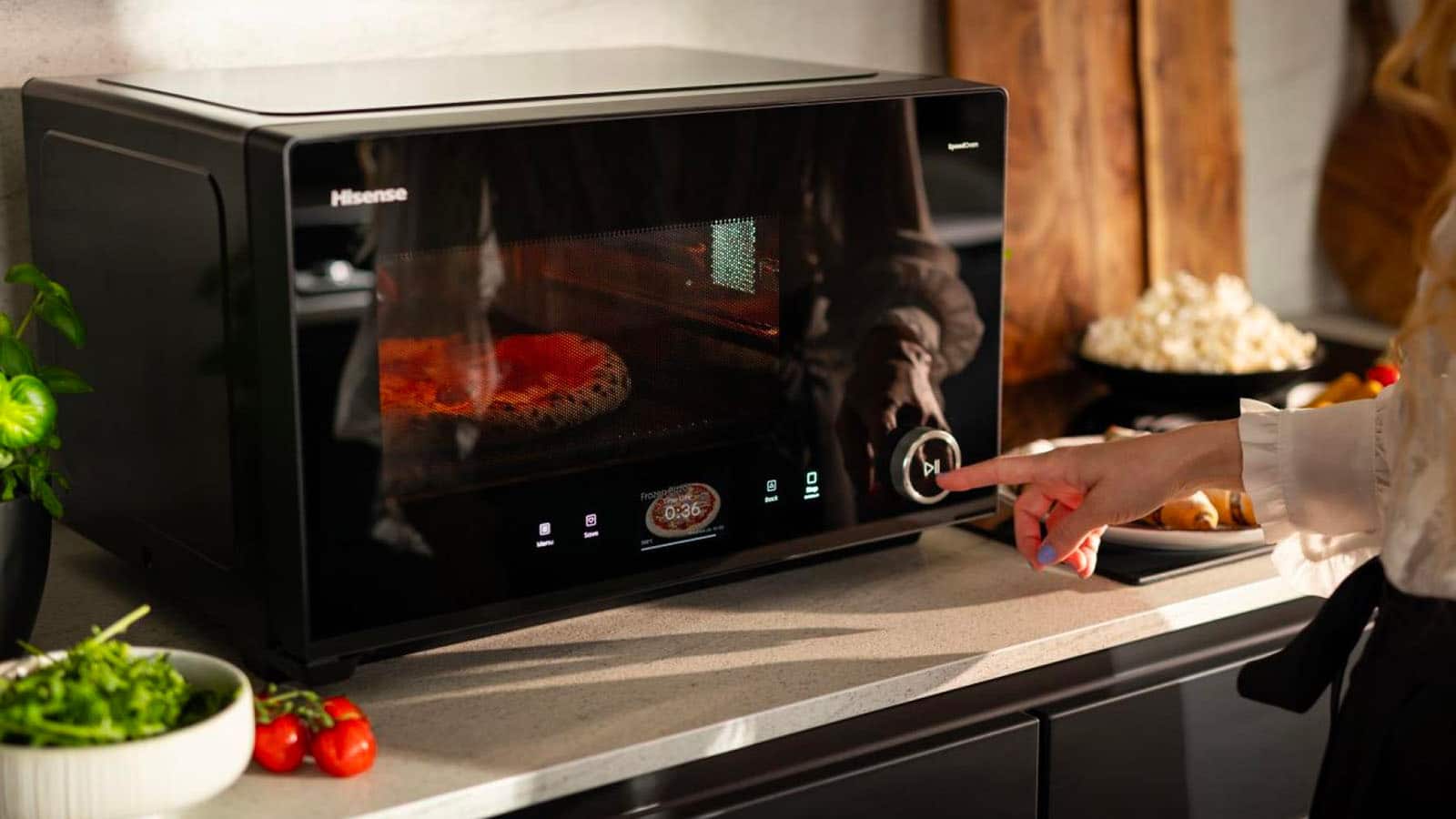 Four à micro-ondes et Airfryer Hisense H28S01