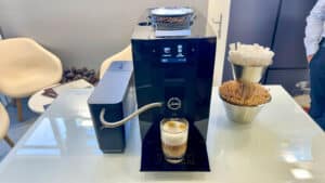 La nouvelle machine à café Jura A8 se dévoile au Paris Coffee Show © Labo Maison