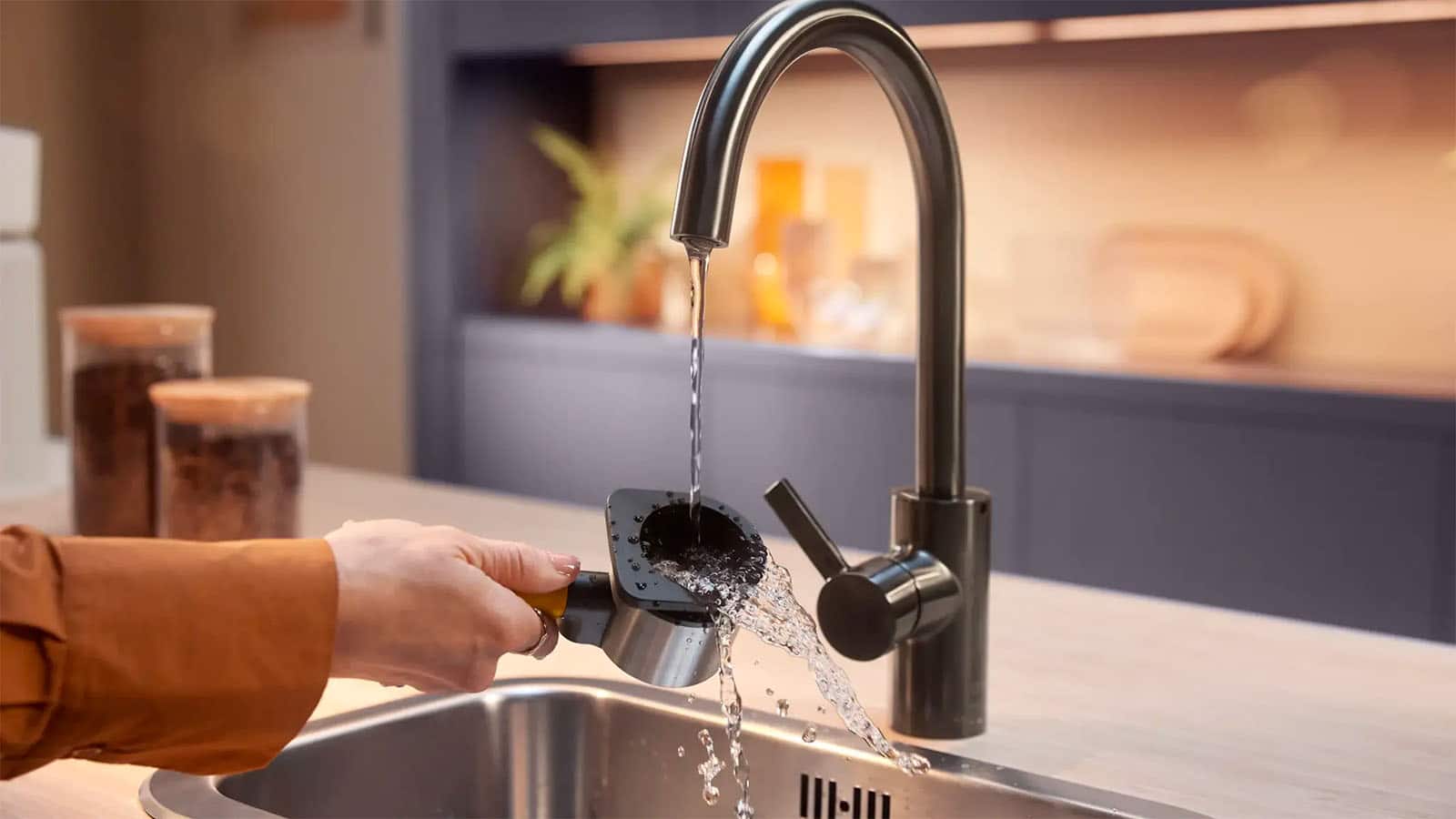 Entretien du porte filtre de la machine à café à grain Philips Baristina Plus