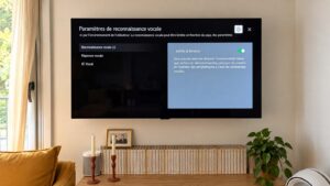 Téléviseur LG suspendu dans un salon affichant le menu des réglages de confidentialité