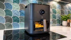Xiaomi Mijia Smart Steam Air Fryer 7L en train de cuire des frites