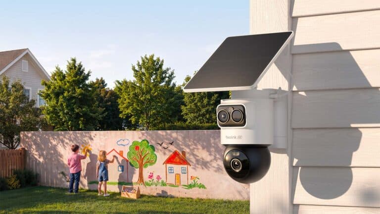 Reolink Omvi 2i Ultra : une double caméra de surveillance solaire avec suivi intelligent