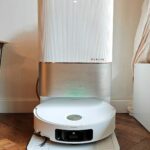 Robot aspirateur laveur Dreame X50 Ultra Complete sur sa station, pendant notre test à la maison