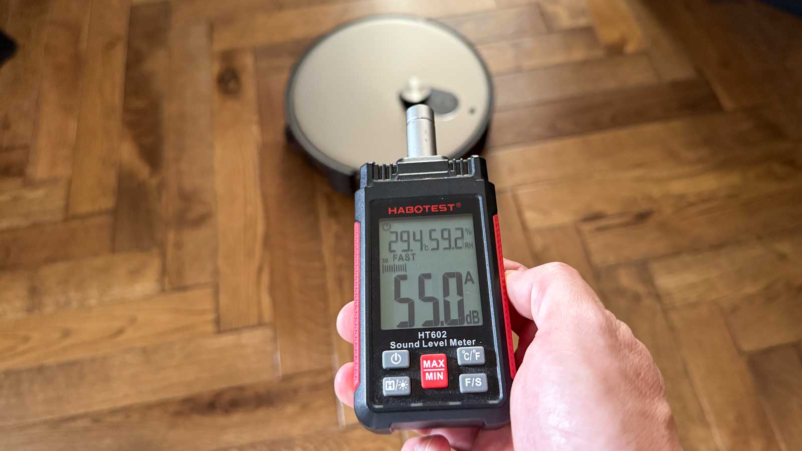 Mesure au sonomètre du niveau sonore du Xiaomi Robot Vacuum 6 Max