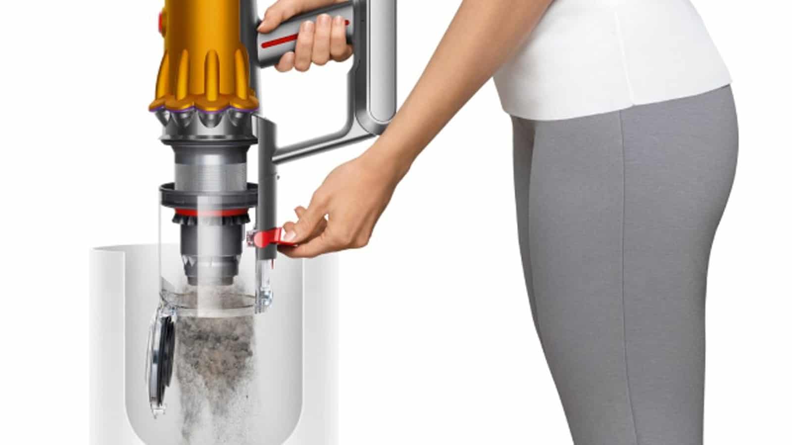 Vidage du collecteur du Dyson V12s Detect Slim Submarine au-dessus d’une poubelle blanche