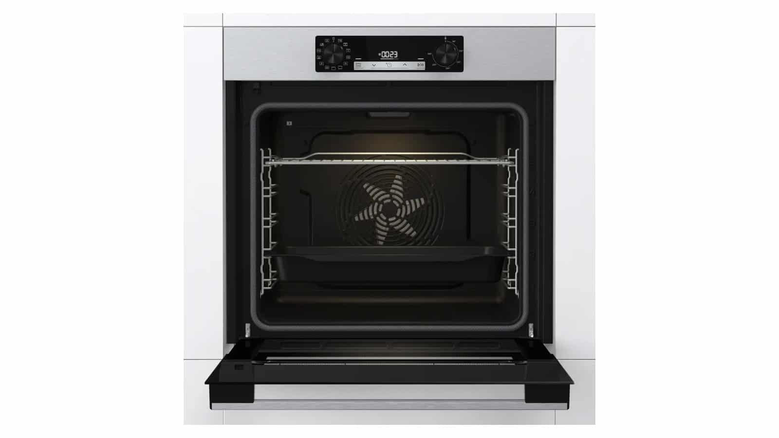 Four Hisense BI64211EPX encastré, porte ouverte sur sa cavité de 77 litres