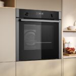 Four encastrable Neff B5ACH7AN3F installé en colonne dans une cuisine