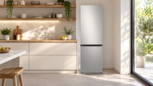 Réfrigérateur combiné Samsung RB34C600CSA inox installé dans une cuisine