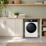 Lave-linge Samsung WW11DB7B94GE blanc installé dans une buanderie